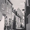 Black and white photo of the wall houses, historical Amersfoort, Netherlands van Daniel Chambers thumbnail