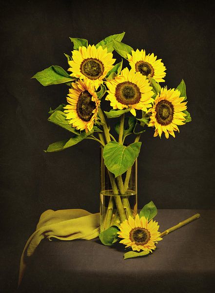 Stilleben mit Sonnenblumen von Danny den Breejen