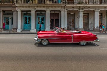 Prachtige rode Chevrolet in Havana, Cuba van Christian Schmidt