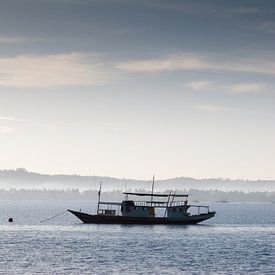 bateau sur l'eau sur Jaap Baarends