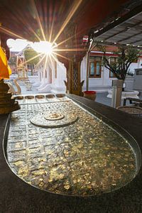 Goldene Stille: Buddhas Fußabdruck im Abendlicht