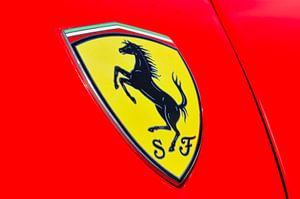 Logo Ferrari sur une Ferrari California sur Sjoerd van der Wal Photographie
