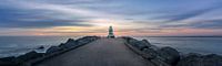 De vuurtoren van IJmuiden bij zonsondergang