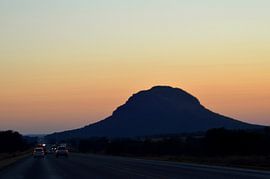 Zonsopgang achter een mooie berg von Vera Boels