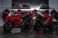 Ducati Panigale V4S and Ducati 996 by Bas Fransen thumbnail