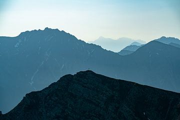 Silhouetten der Allgäuer Berge und der Zugspitze von Leo Schindzielorz