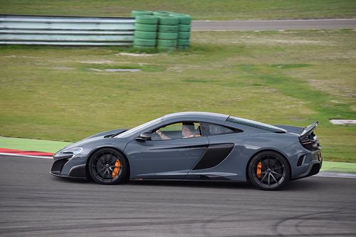 McLaren 675LT op het TT-Assen circuit