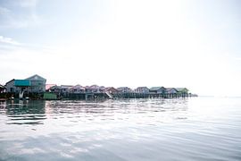 Floating houses in Thailand by Lindy Schenk-Smit