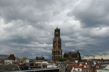 Stadtbild von Utrecht mit Gewittersturm von Merijn van der Vliet