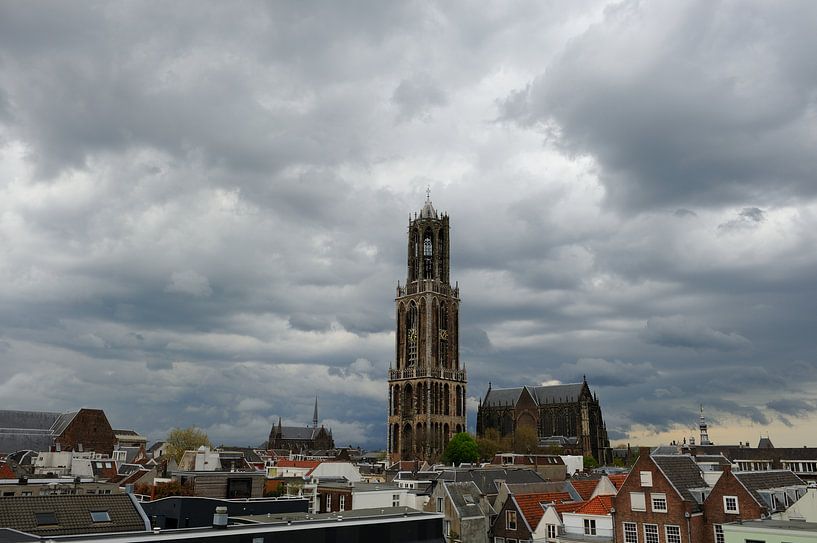 Stadsgezicht van Utrecht met onweersbui van Merijn van der Vliet