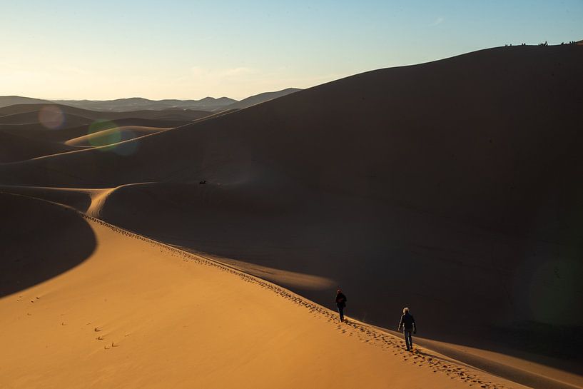 zandduinen en zonsondergang in Erg Chegaga woestijn, Marokko van Jan Fritz