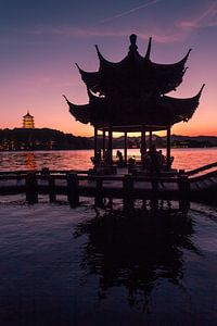 La nuit tombe à Hangzhou