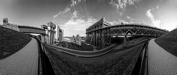 Ascenseur à bateaux Niederfinow - panorama en noir et blanc