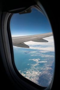 Blick aus dem Flugzeug auf die Ile de Yeu an der französischen Küste. von Christa Stroo photography