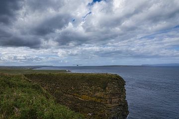 On the beautiful rugged Scottish coast by Mart Houtman