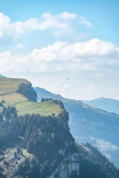 Appenzeller Alpen mit Gleitschirmfliegern