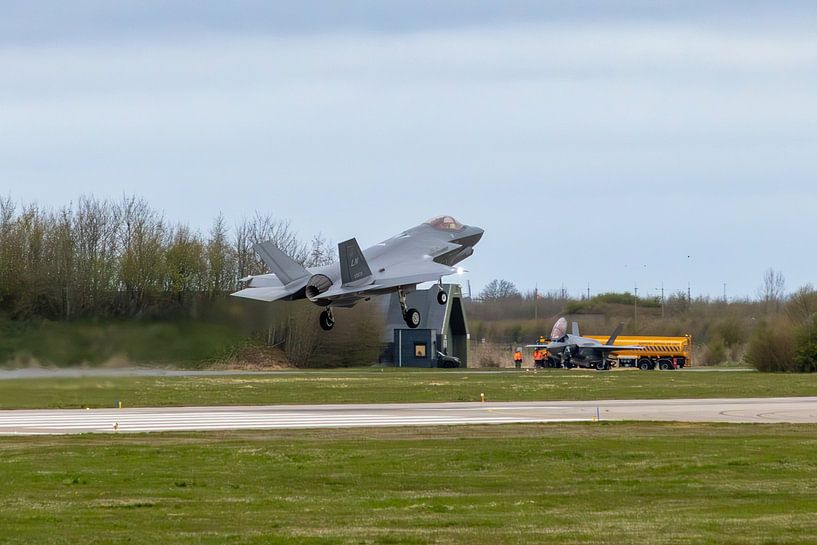 Flying Alliance - US and Dutch F-35s in perfect cooperation by Harm-Jan Martens