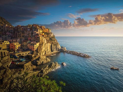 Vissersdorp Manarola bij zonsondergang. Cinque Terre