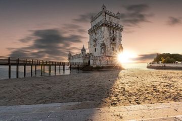 De Torre de Belem, een bezienswaardigheid van Lissabon, Portugal van Fotos by Jan Wehnert