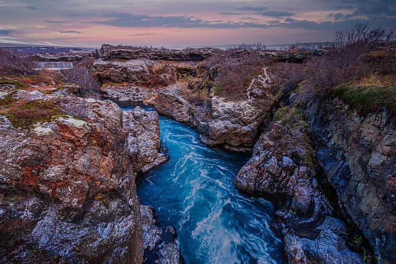 Barnafoss wringt zich tussen de rotsen van peterheinspictures