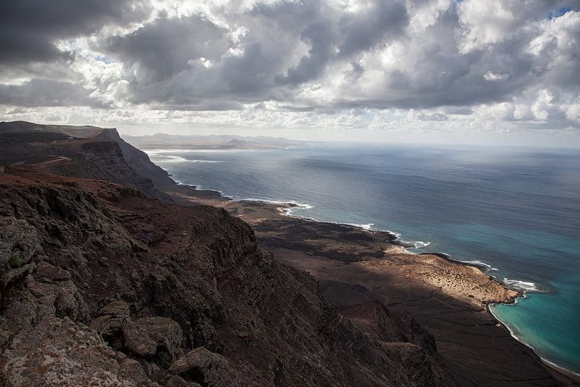 High viewpoint coastal view Lanzarote von Peter van Eekelen