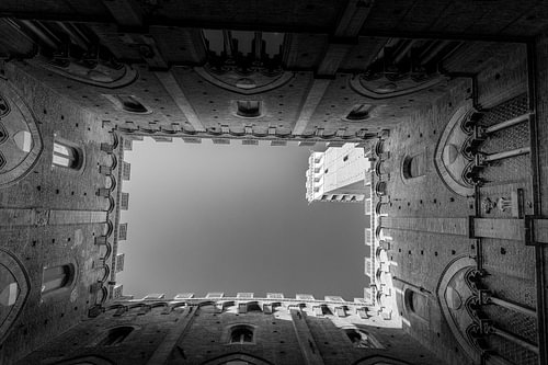 Siena – Torre del Mangia van onderaf