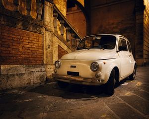 Fiat 500 in Siena, Italië. van Teun Ruijters