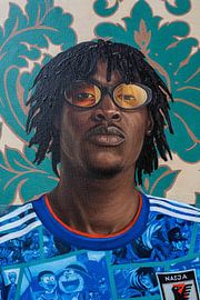 Un homme élégant en maillot d'anime sur Damilare Jamiu