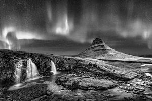 Polarlicht Aurora Borealis auf Island in schwarzweiss.