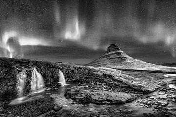 Aurora Borealis op IJsland in zwart-wit. van Manfred Voss, Schwarz-weiss Fotografie