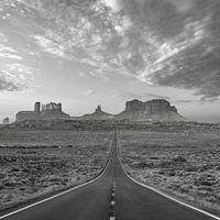 The infinite road to the horizon of Monument Valley
