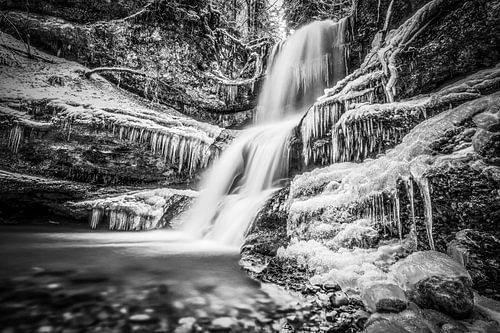 Schwarzweiß Wasserfall