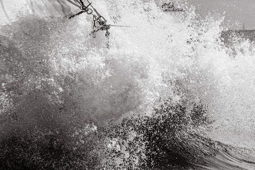 Through the waves by ThomasVaer | Tom Coehoorn