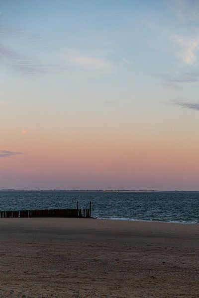Strandfoto sonnenuntergangs am meer von Manon van Bochove