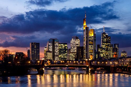 De skyline van Frankfurt am Main