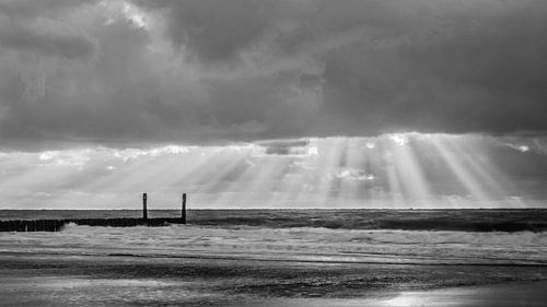 Achter de wolken schijnt de zon