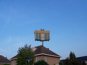 De brandenburger tor bovenop een woonhuis?