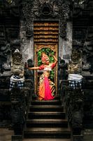 Bali-tempel ingang met danser