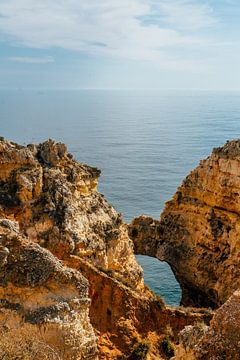 Rochers le long de la côte de l'Algarve | Photographie de voyage Portugal sur Suzanne Spijkers