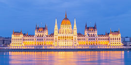 Abend vor dem Parlamentsgebäude in Budapest, Ungarn von Adelheid Smitt
