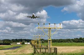 Landebahn und Beleuchtung von Schiphol von Richard Wareham