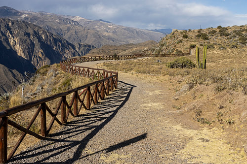 Sentier de randonnée dans le canyon de Colca