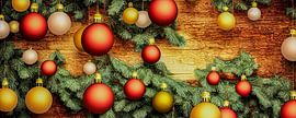 Banner Dekoration Weihnachtskugeln an einem Tannenzweig Illustration