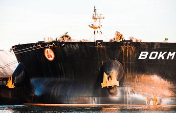 Boeg van een zeeschip met roest van scheepskijkerhavenfotografie