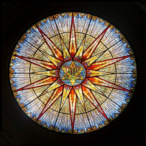 Glas-in-loodraam van Temple Emanu-El in Peterson, NJ.