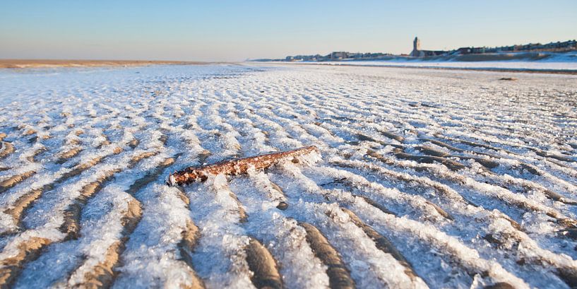 Bevroren strand van Arjan van Duijvenboden