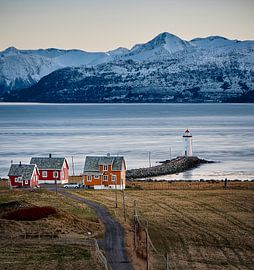 Looking down on the Høgstein lighthouse, Godøy, Norway by qtx