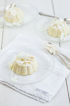 Panna cotta of white chocolate & coconut by Nina van der Kleij