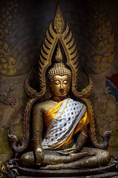 Goldener Buddha des Wat Phra Yai in Jomtien von Franklin Driessen