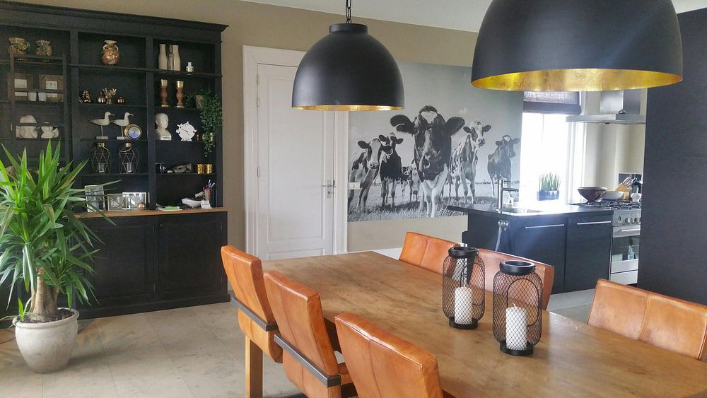 Koeien in de wei in de zomer in zwart wit  van Sjoerd van der Wal Fotografie 